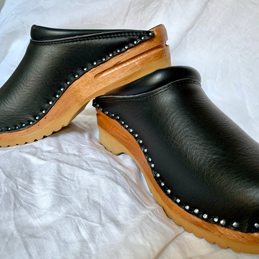 Sabots noirs Good Guys Don't Wear Leather x Troentorp