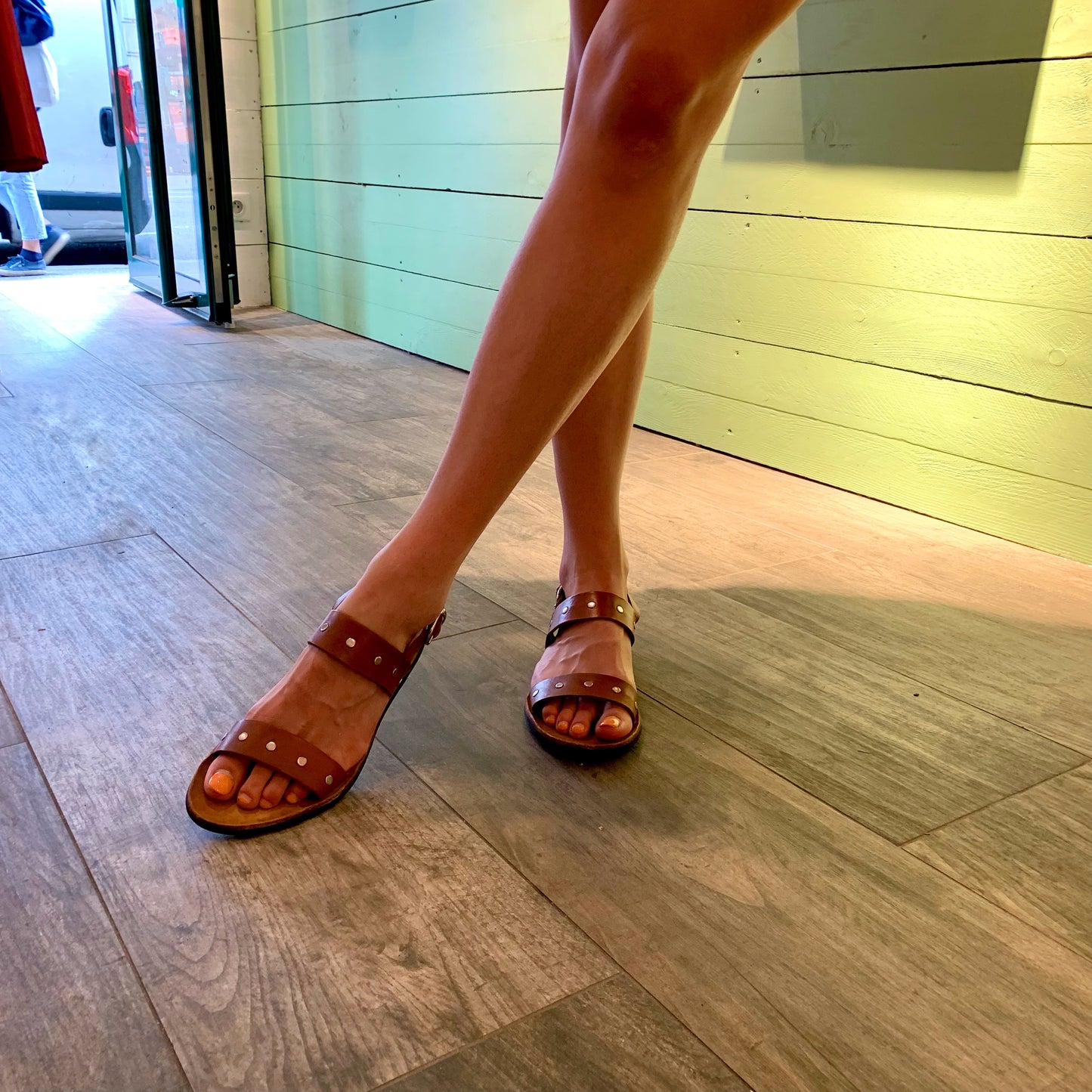 Sandales à brides cloutées en cuir lavé