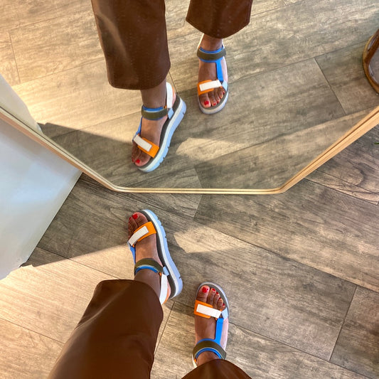 Sandales Oruga Up bleues et oranges